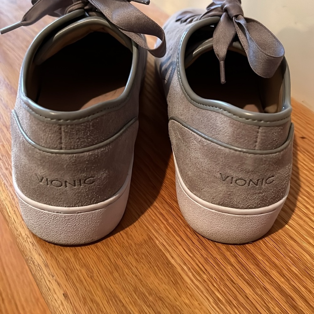 Euc Vionic Splended Keke Suede Sneakers View 4